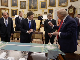 Donald Trump kézben tartja nagyszabású elképzelése egy kockáját
