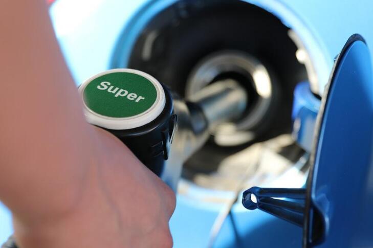 Kiderült, hogyan változnak az árak a benzinkutakon