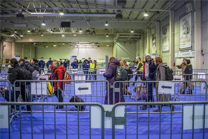 Tízezernél is több menekült jött át tegnap Magyarországra