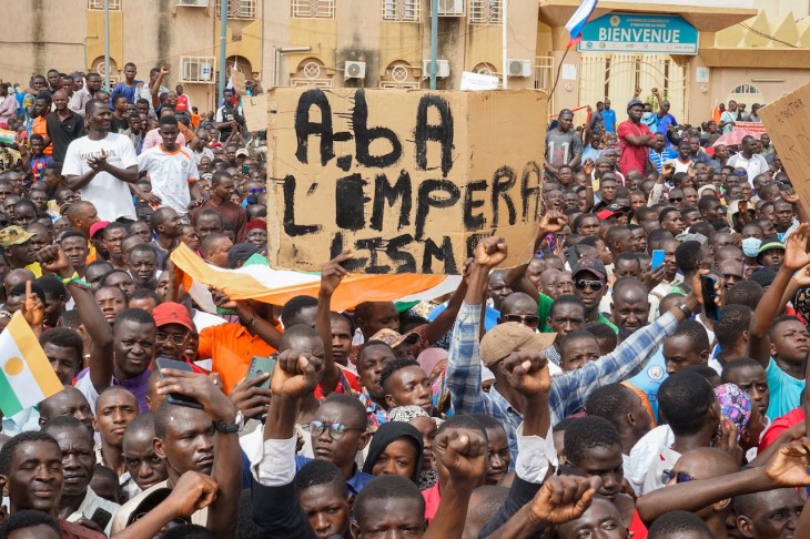 A puccsistákat támogató tüntetés a nigeri fővárosban, Niameyben 2023. augusztus 3-án. Fotó: MTI/EPA/Issifou Djibo