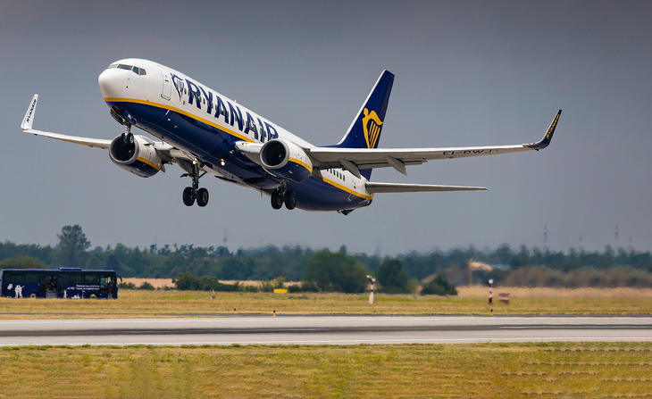 Egy jó és egy rossz hírt közölt a Ryanair