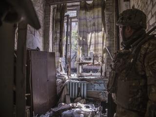 Kiszorították az ukránokat az orosz erők Szeverodoneck belvárosából – esti háborús összefoglaló