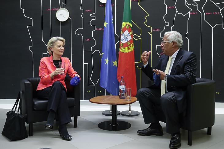 Portugália már örülhet. Ursula von der Leyen, az Európai Bizottság elnöke  és Antonio Costa portugál miniszterelnök Lisszabonban 2021. június 16-án. EPA/TIAGO PETINGA