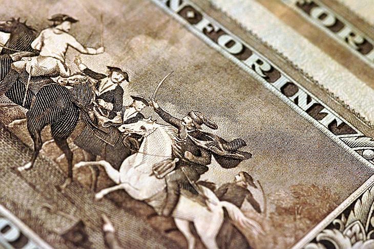 322 alatt az euró, nagyot ugrott az ezüst ára