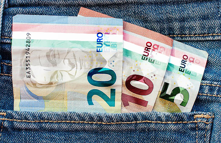 337,4: új történelmi mélyponton a forint euróárfolyama