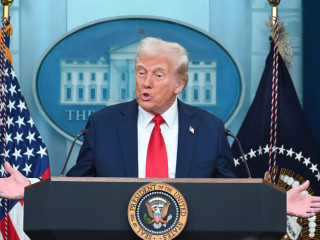 Kreml: vajmi kevés az esély a Putyin-Zelenszkij-Trump találkozóra a közeljövőben