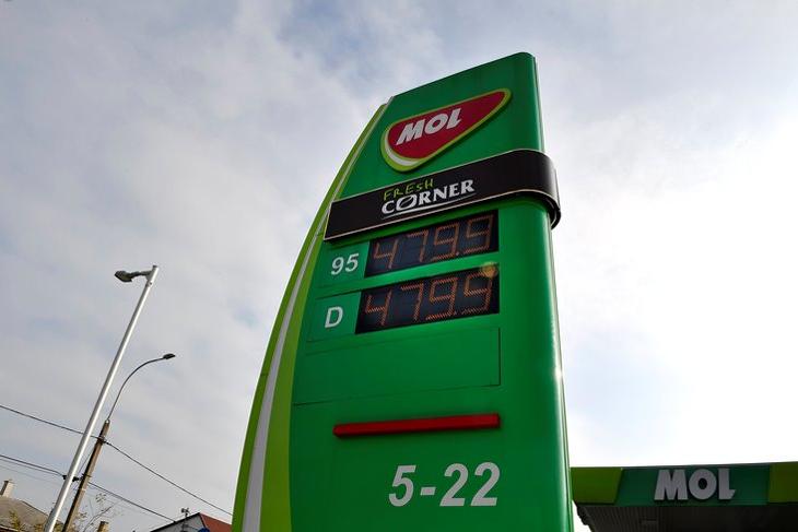 Marad a 480-as ár, vagy végre olcsóbb lesz az üzemanyag? (Fotó: MTI/Koszticsák Szilárd)