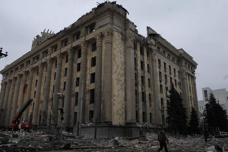 Lebombázott épület Kharkivban. Fotó: depositphotos