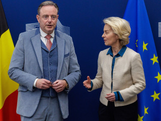 Egyre nagyobb pácban Ursula von der Leyen: Orbán Viktor is csak csettinthet arra, amit a tervére kapott