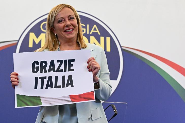 Grazie Italia azaz Köszönöm, Olaszország! Giorgia Meloni üzenete választási győzelme után. Fotó: EPA/ETTORE FERRARI