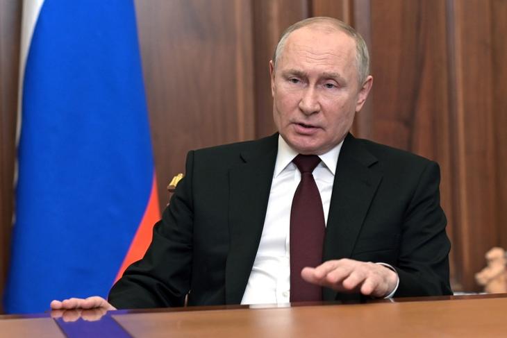 Vlagyimir Putyin az országhoz intézett televíziós beszéde közben 2022. február 21-én. (EPA/ALEKSEY NIKOLSKYI/SPUTNIK/KREMLIN)