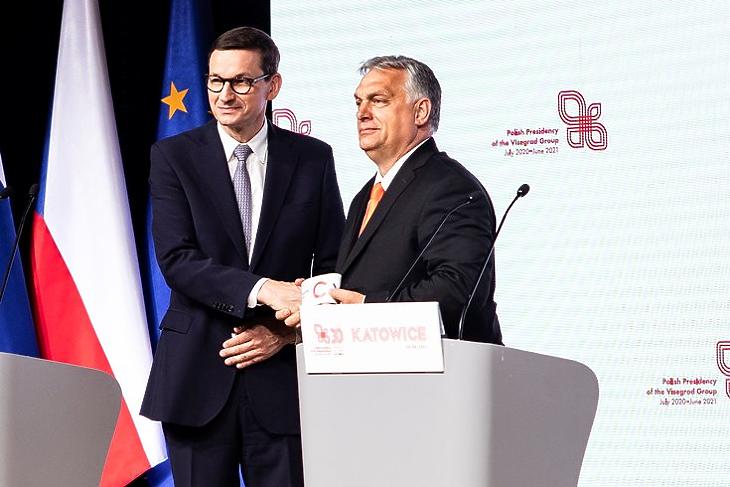 Orbán Viktor magyar és Mateusz Morawiecki lengyel miniszterelnök a V4 miniszterelnökeinek csúcsértekezletén tartott sajtótájékoztatón Katowicében 2021. június 30-án. A találkozón Magyarország átveszi a V4 soros elnökségét. MTI/Miniszterelnöki Sajtóiroda/Fischer Zoltán
