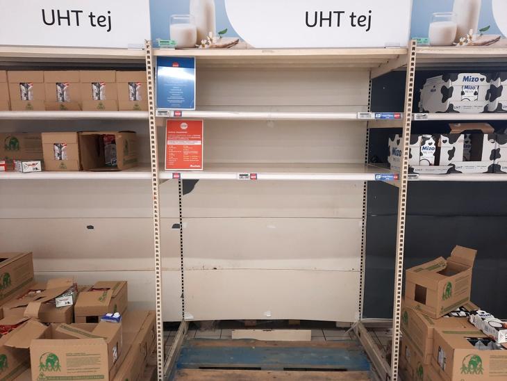 Az olcsó tej is kifogyott az Auchanban, Fotó: Privátbankár
