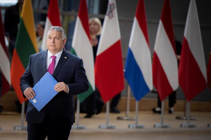 Orbán Viktor érkezik az Európai Tanács kétnapos rendkívüli ülésére Brüsszelben 2022. május 30-án. Fotó: MTI/Miniszterelnöki Sajtóiroda/Fischer Zoltán