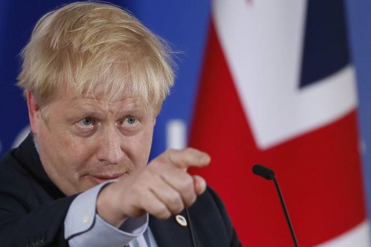 Égnek a vonalak Londonban, sorsdöntő meccsre készül Johnson