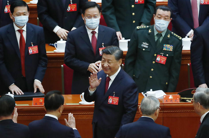 Hszi Csin-ping kínai elnök, a Kínai Kommunista Párt Központi Bizottságának főtitkára, a Központi Katonai Bizottság elnöke érkezik a KKP 20. kongresszusára a pekingi Nagy Népi Csarnokban 2022. október 16-án. Fotó: MTI/EPA/Mark R. Cristino 