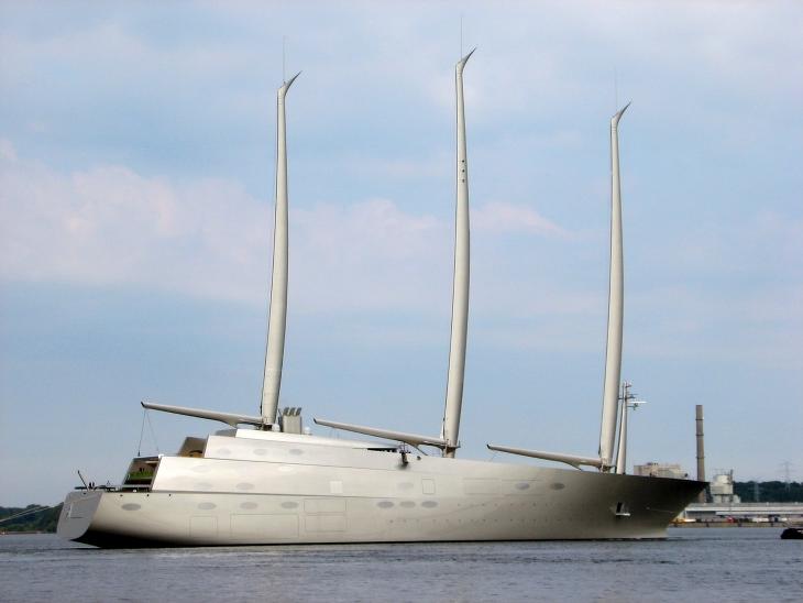 A Sailing Yacht A. Fotó: Feliz, via Wikimedia Commons