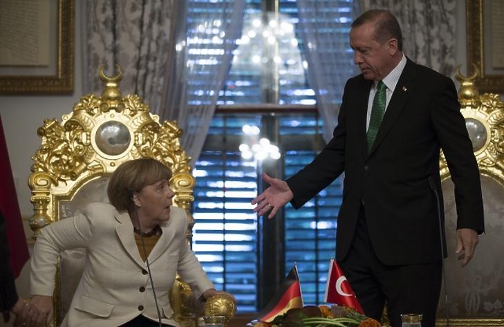 Törökország finoman dörgölőzni kezdett Németországhoz