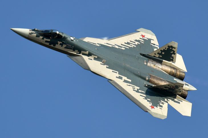 Egy Szu-57-es egy 2019-es légibemutatón. Tolkacsev nélkül talán túljutott volna a kísérleti fázison az orosz ötödik generációs vadászgép? Fotó: Wikimedia 