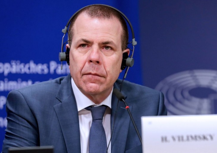 Harald Vilimsky, az Osztrák Szabadságpárt (FPÖ) politikusa vezeti a listát