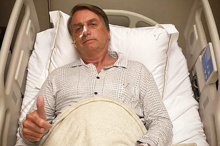 Jair Bolsonaro kórházi ágyán. (Forrás: Twitter)   