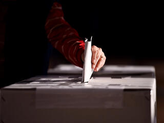 Országszerte tömegesen, szervezetten szállítják a cigányokat szavazni – feljelent a Mi Hazánk