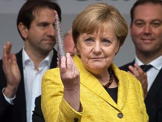 Felsóhajthat Németország: negatív lett Merkel vírustesztje    