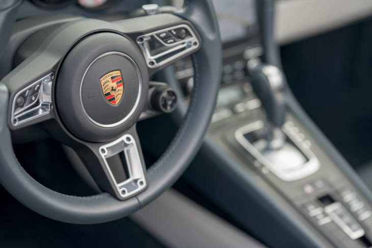  A Porsche tovább vezet