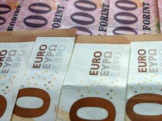 Rögtön bepakolja a bőröndöt ha meglátja, mit művelt a forint