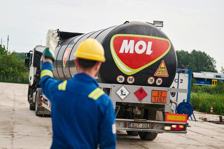 A Mol kivételével mindenki erősödik a tőzsdén