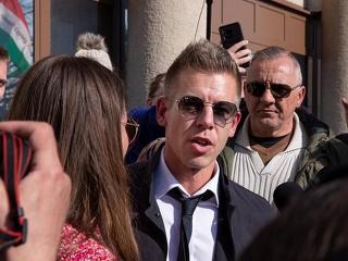 Kijött Magyar Péter az ügyészségről, élőben nézhető