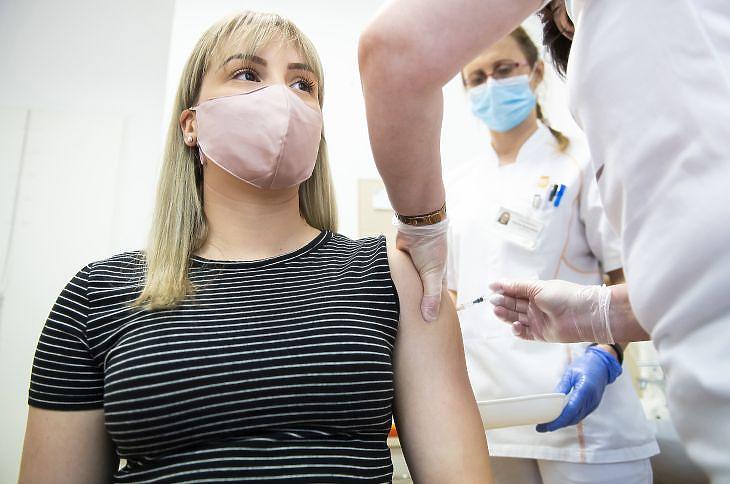 Kijev nem ismeri el a Szputnyik V vakcinát (fotó: MTI)