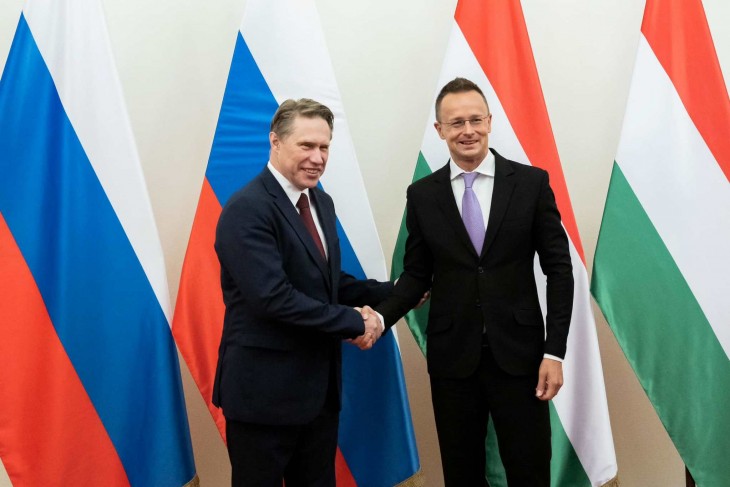  Szijjártó Péter külgazdasági és külügyminiszter hivatalában fogadja Mihail Murasko orosz egyészségügyi minisztert 2023. július 5-én. Fotó: MTI/Bruzák Noémi