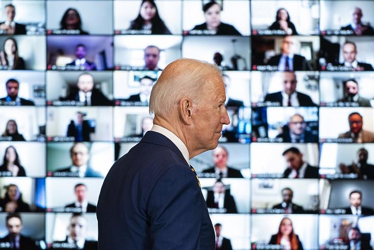 Joe Biden amerikai elnök videokonferencia keretében üdvözli a külügyminisztérium dolgozóit a washingtoni külügyminisztériumban 2021. február 4-én. Illusztráció. (Fotó: MTI/EPA/Jim Lo Scalzo)