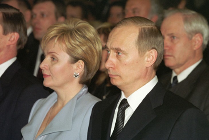 Vlagyimir Putyin és Ljudmila Ocseretnaja - akkor még Putyina - 2002-ben. Fotó: Wikimedia Commons/Kreml sajtószolgálat