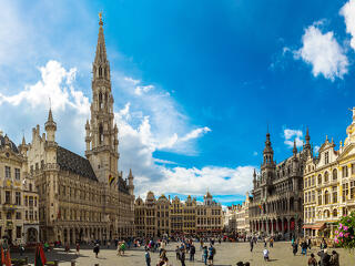 Óriási tömeg tüntetett Brüsszelben, a repülőjáratokat is érinti a sztrájk