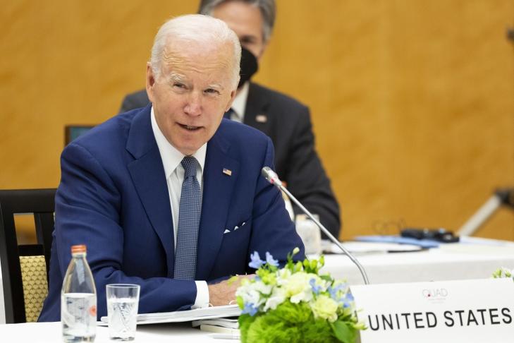 Biden emlékeztetett arra, hogy a december 25-ei tűzszünetre Putyin fittyet hányt. Fotó: MTI/EPA/Getty pool/Jamazaki Juicsi