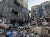 Izraeli bombáktól ráomlott a gyerekekre egy lakóház Gázában