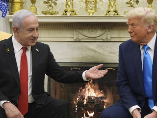 Sokkoló ajándékot vittek Donald Trumpnak 