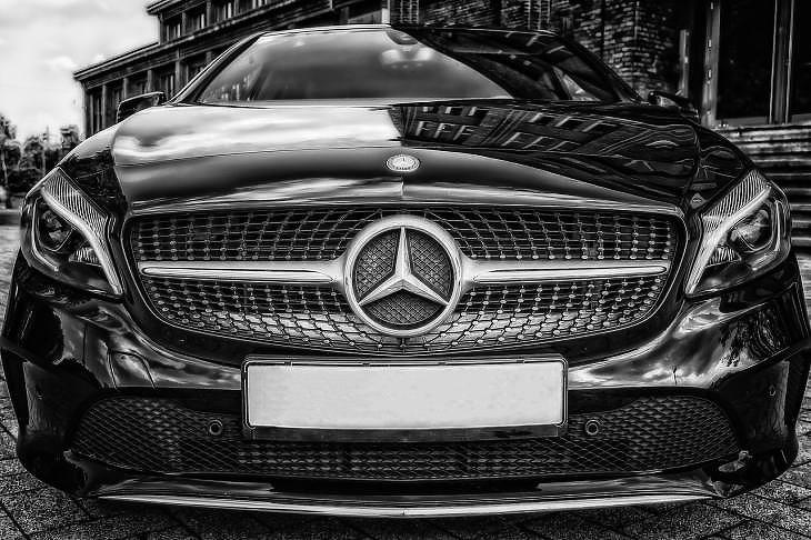 30 ezer autót hív vissza a Mercedes, alulteljesített a Mol