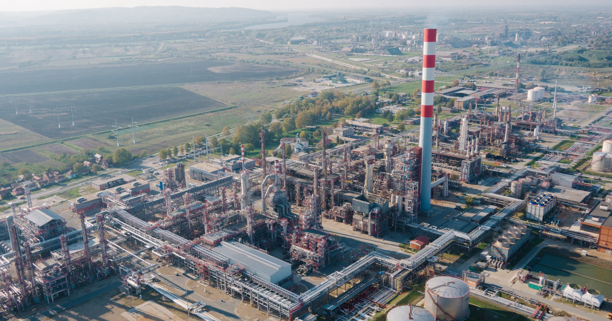 Fordulat Szerbiában: két hónap után beindult a kőolaj-finomító