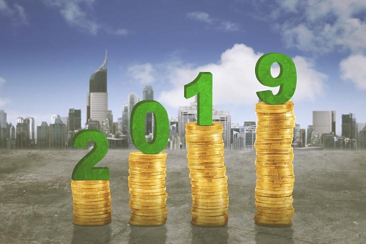Lassuló gazdaság, történelmi forint-mélypont, dróntámadás: mi izgatta a befektetőket?