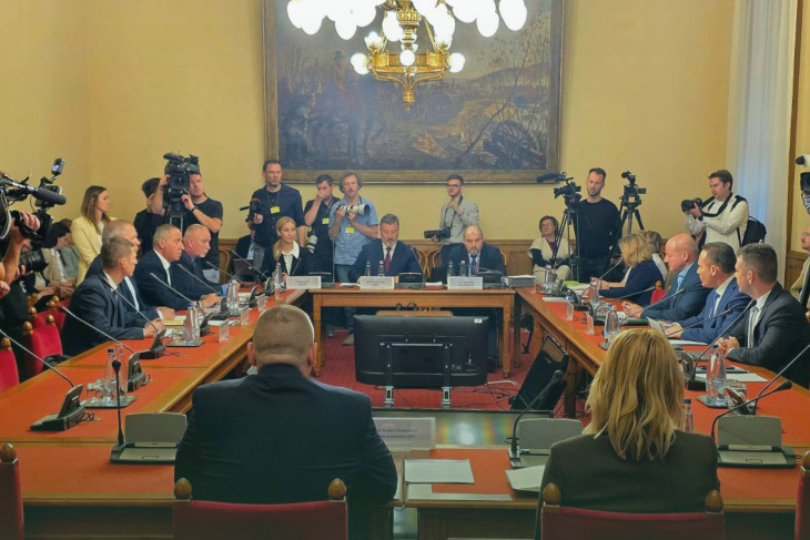 Baráti hangulatban zajlott a bizottsági meghallgatás, egyedül Novák Előd szavazott nemmel Ruszin-Szendi miniszteri kinevezésére