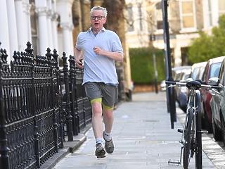 A nap képe: ez a rövidgatyás férfi lehet az új brit kormányfő