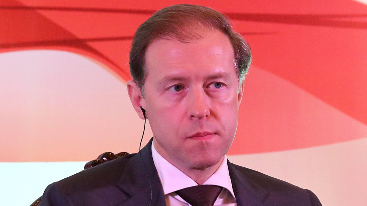 Gyenisz Manturov szerint ilyen körülmények között előtérbe kerül a munkatermelékenység növelésének feladata
