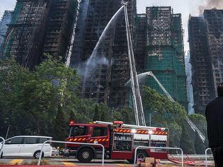 Óriási tűzvész Hongkongban, legkevesebb 44 halott, több száz eltűnt
