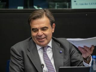 Uniós biztos: nincs helye az EU-ban annak, amit a lengyelek csinálnak