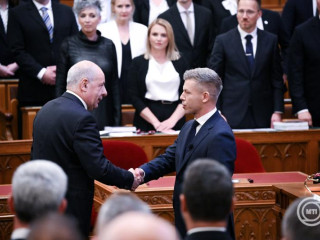 Két elnököt is kiosztott Magyar Péter