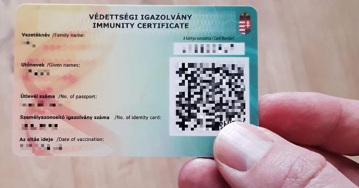 Oltási, védettségi igazolvány. Fotó: TASZ 