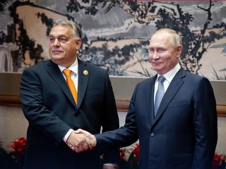 Hatalmas pirospontot írtak be Moszkvában Orbán Viktornak
